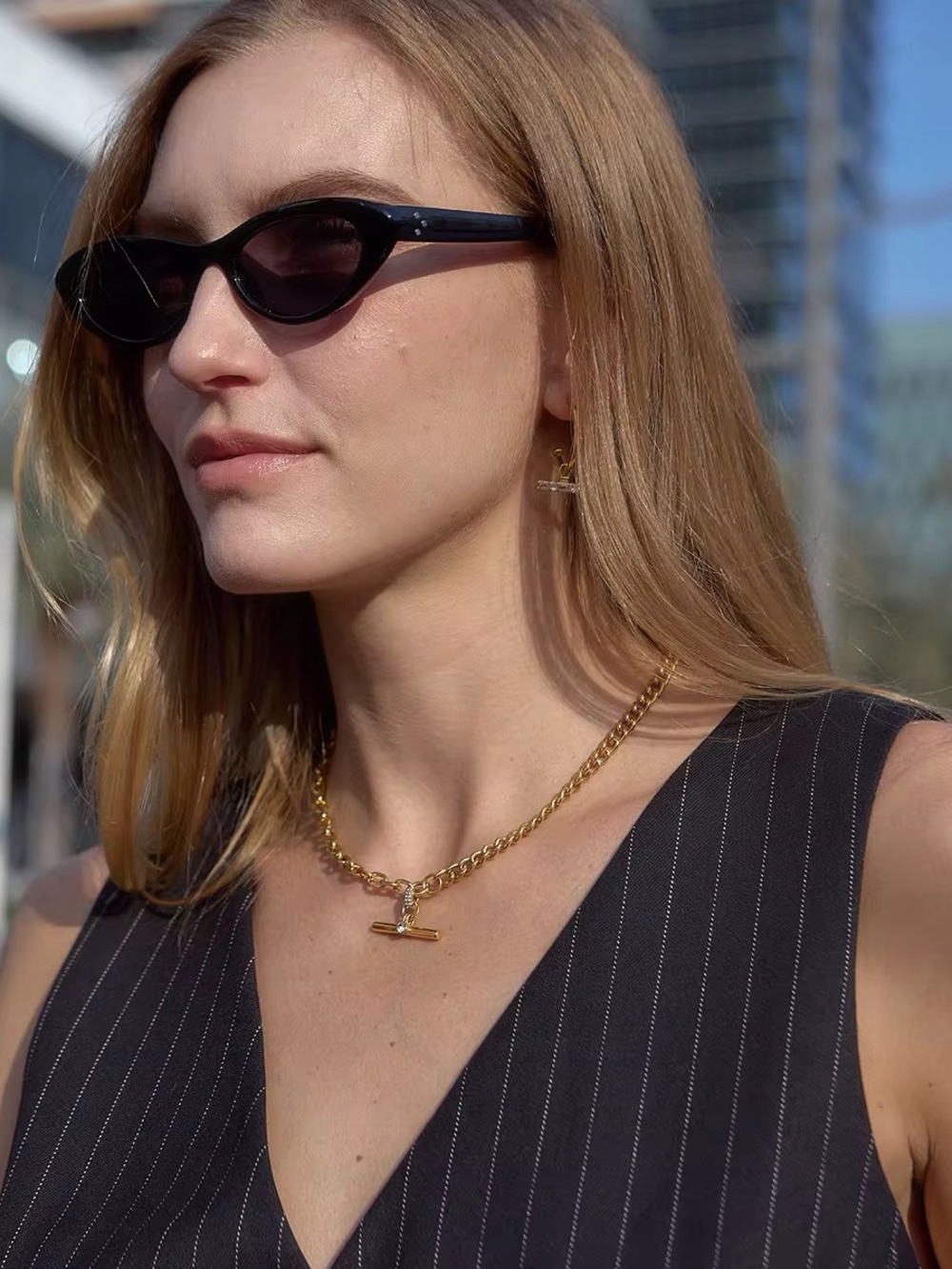 18K Gold Plated Chunky T-Bar Necklace - Picture 2 of 9